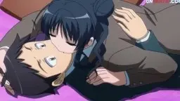 Schüchternes Hentai-Mädchen mit langen schwarzen Zöpfen und grünen Augen blickt verlegen zur Seite