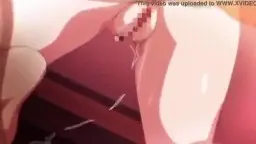 Nahaufnahme eines blonden Anime-Mädchens mit weit aufgerissenem Mund und herausgestreckter Zunge, während dickflüssiges Sperma über ihr Gesicht spritzt.