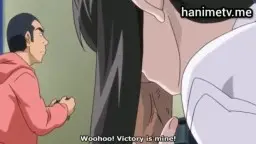 Anime-Mädchen mit großen Brüsten kniet in weißer Bluse auf dem Jungen